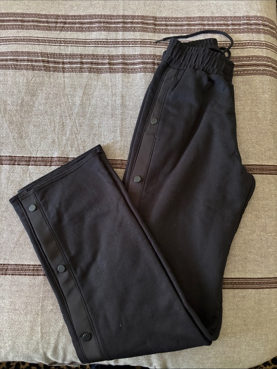 ALO Yoga Pants - ALO Yoga Black Snap-Detail Track Pants